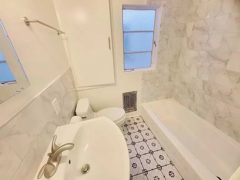 2215 E 2nd St #5 — Photo 7