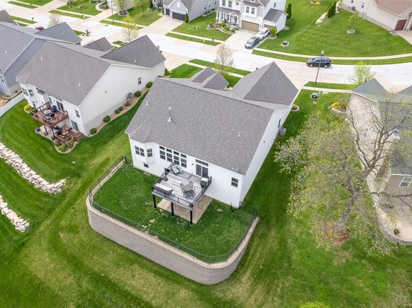 139 Wilmer Valley Dr, Wentzville, MO 63385