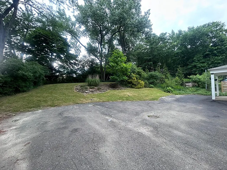20825 Farnsleigh Rd — Photo 18