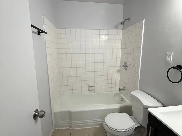 1207 W 39th Pl — Photo 14