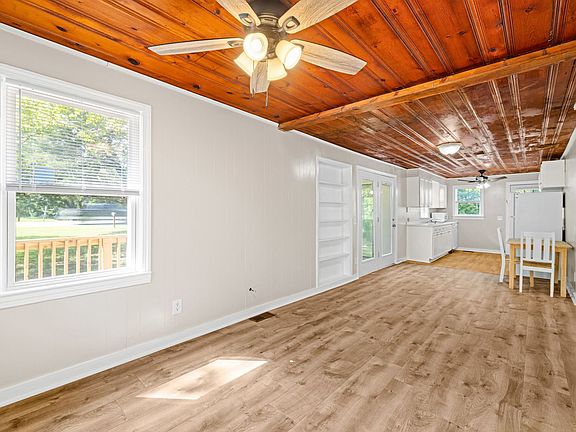 4th image of 682 E Ocean Rd