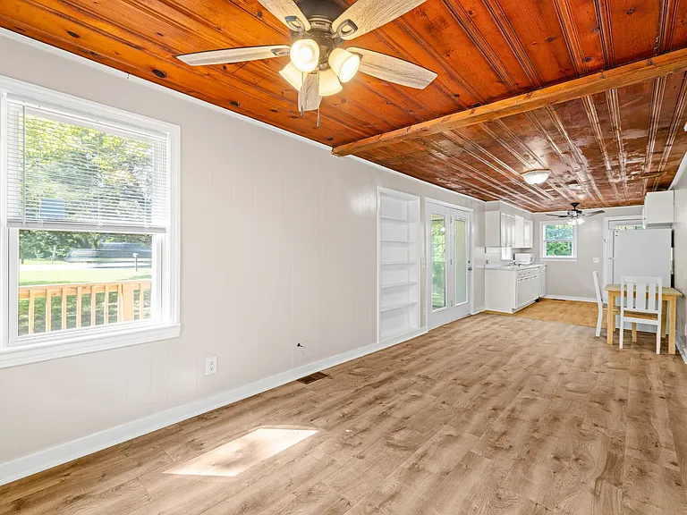 682 E Ocean Rd — Photo 4