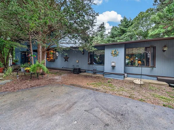 42 Seabreeze Dr, North Kingstown, RI 02852