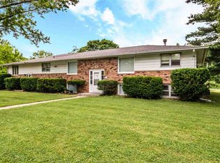 105 W Paradise Ct, Bartonville, IL 61607
