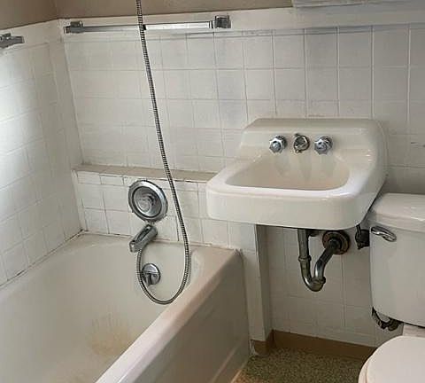 3rd image of 810 N 6th St APT B