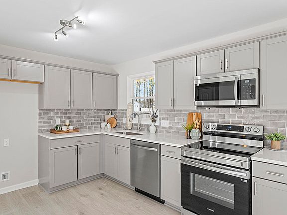 3rd image of 124 W College St