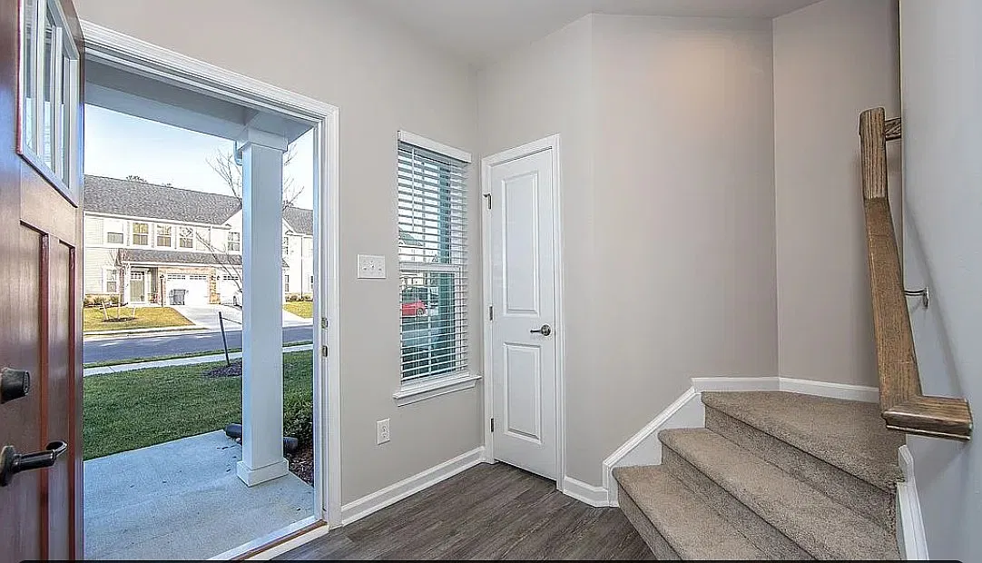 3 bed, 1760 sqft, $2,495 — Photo 2