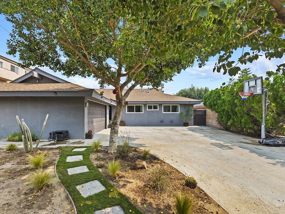 1st image of 10246 Petit Ave