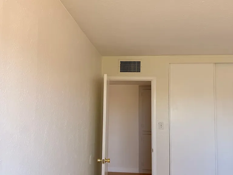 4949 W Mitchell Dr — Photo 4