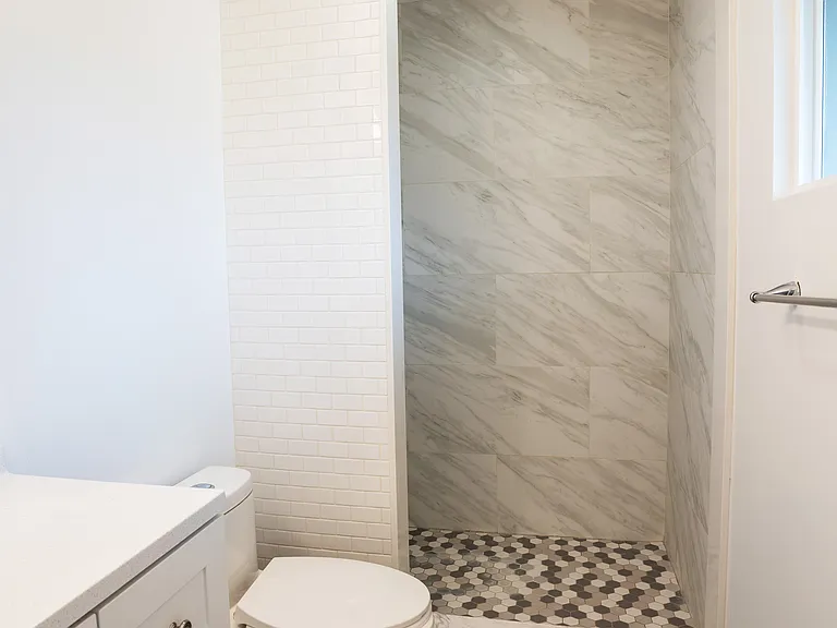 1728 E Laguna Dr — Photo 8