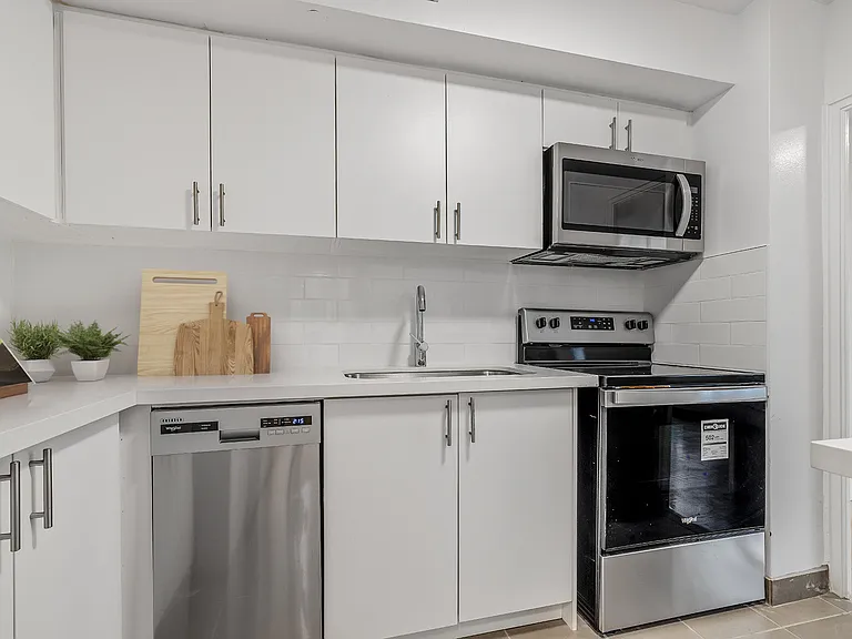 55 Brownlow Ave — Photo 5