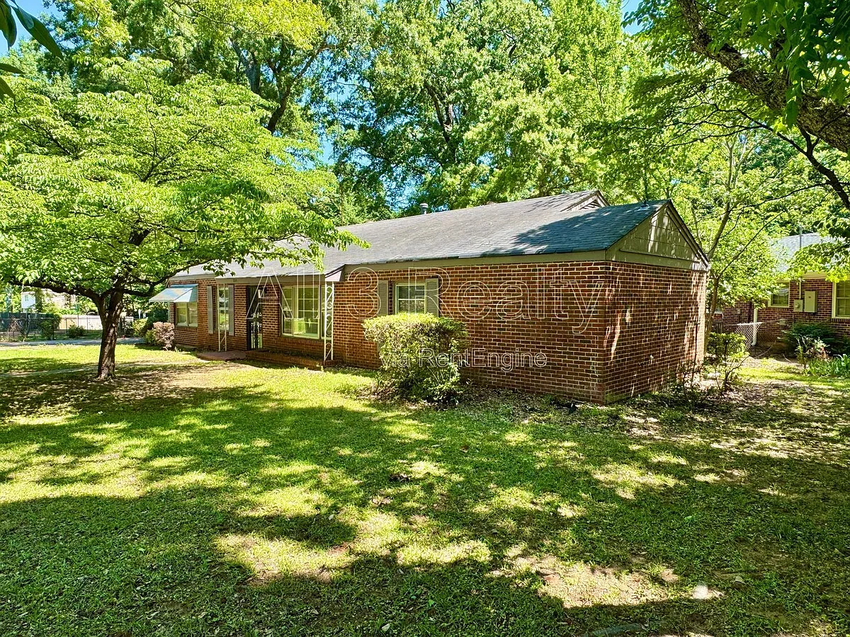 Building Photo - 804 Hillman St