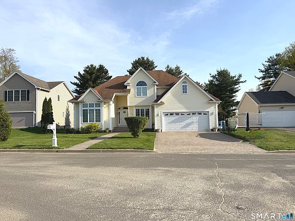 4th image of 35 Emerald Pines Road