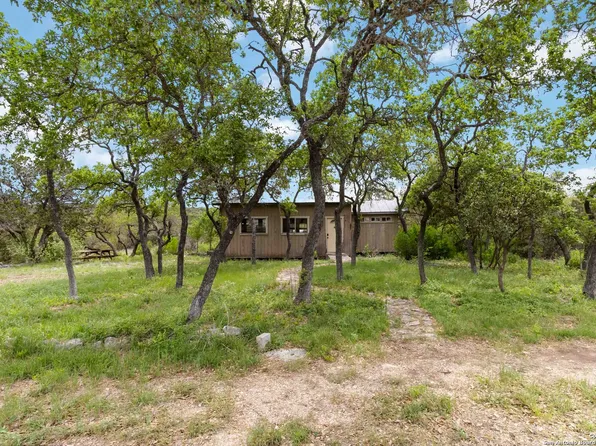 1474 Pr 233, Hondo, TX 78861