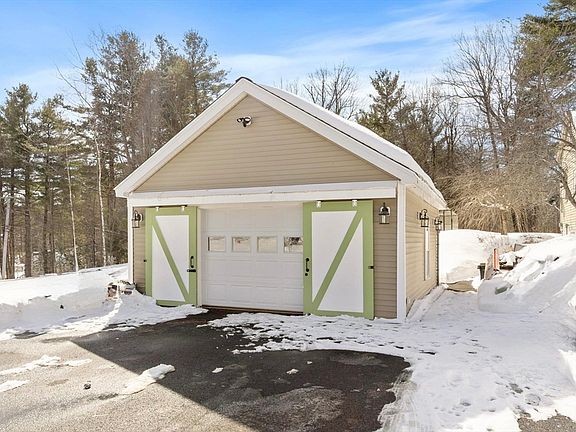 3rd image of 97 Worcester Rd