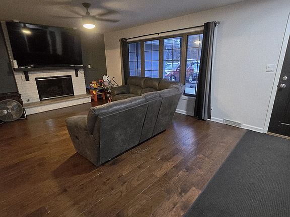 3rd image of 2900 E Spruce Dr
