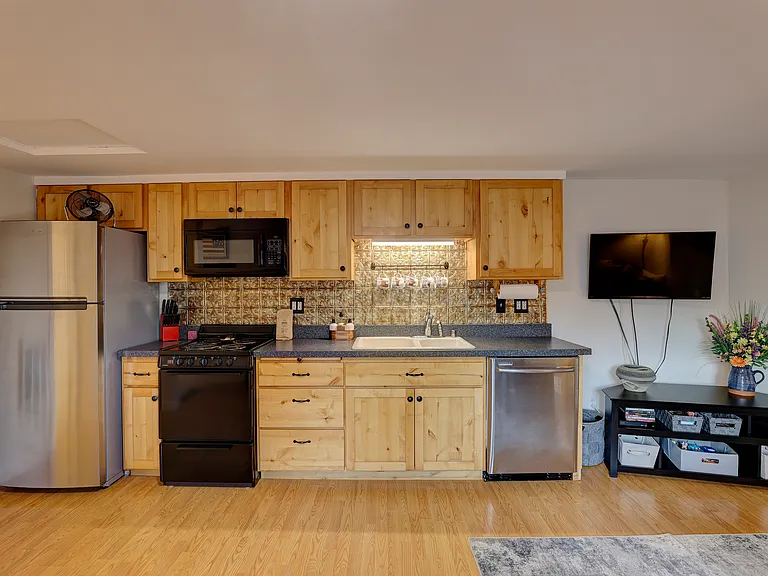 595 Wyoming Ave #A — Photo 4