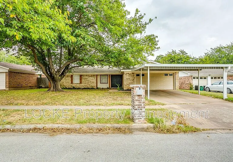 512 Stallion Ln — Photo 2