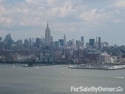EmpLiv
						:
						Empire State from Living