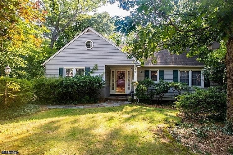 1st image of 114 Lake Dr W
