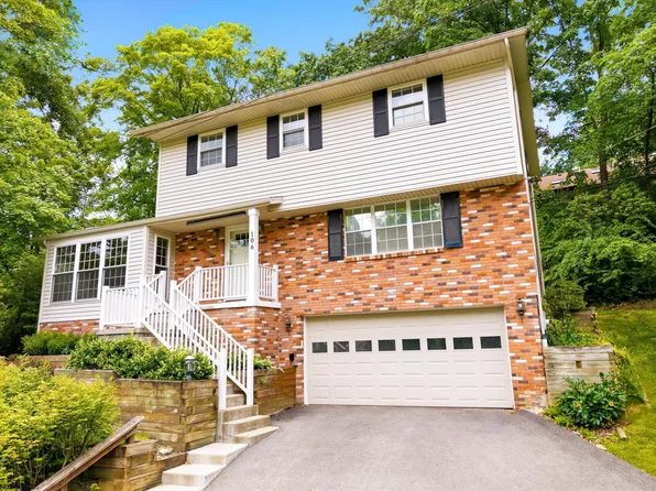106 Forest Dr, Morgantown, WV 26505