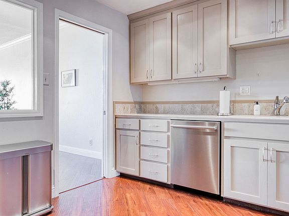 4th image of 925 Corbett Ave APT 104