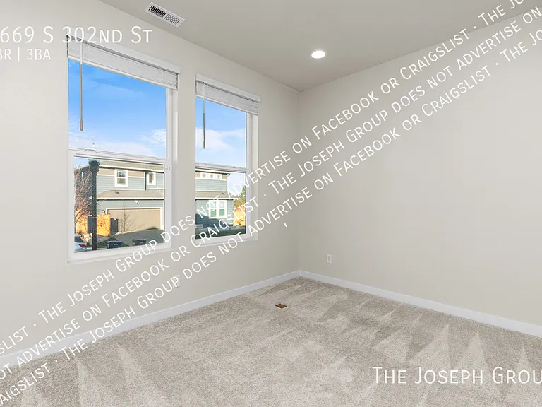 5669 S 302nd St — Photo 3