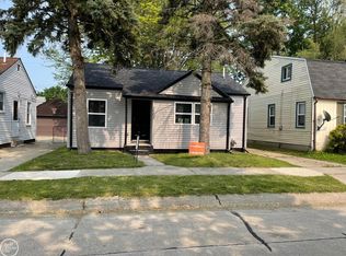 28204 Maple St, Roseville, MI 48066