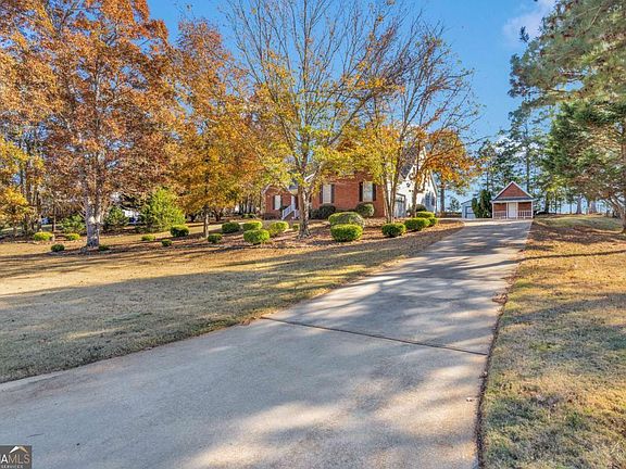 2nd image of 523 Barhams Ridge Dr