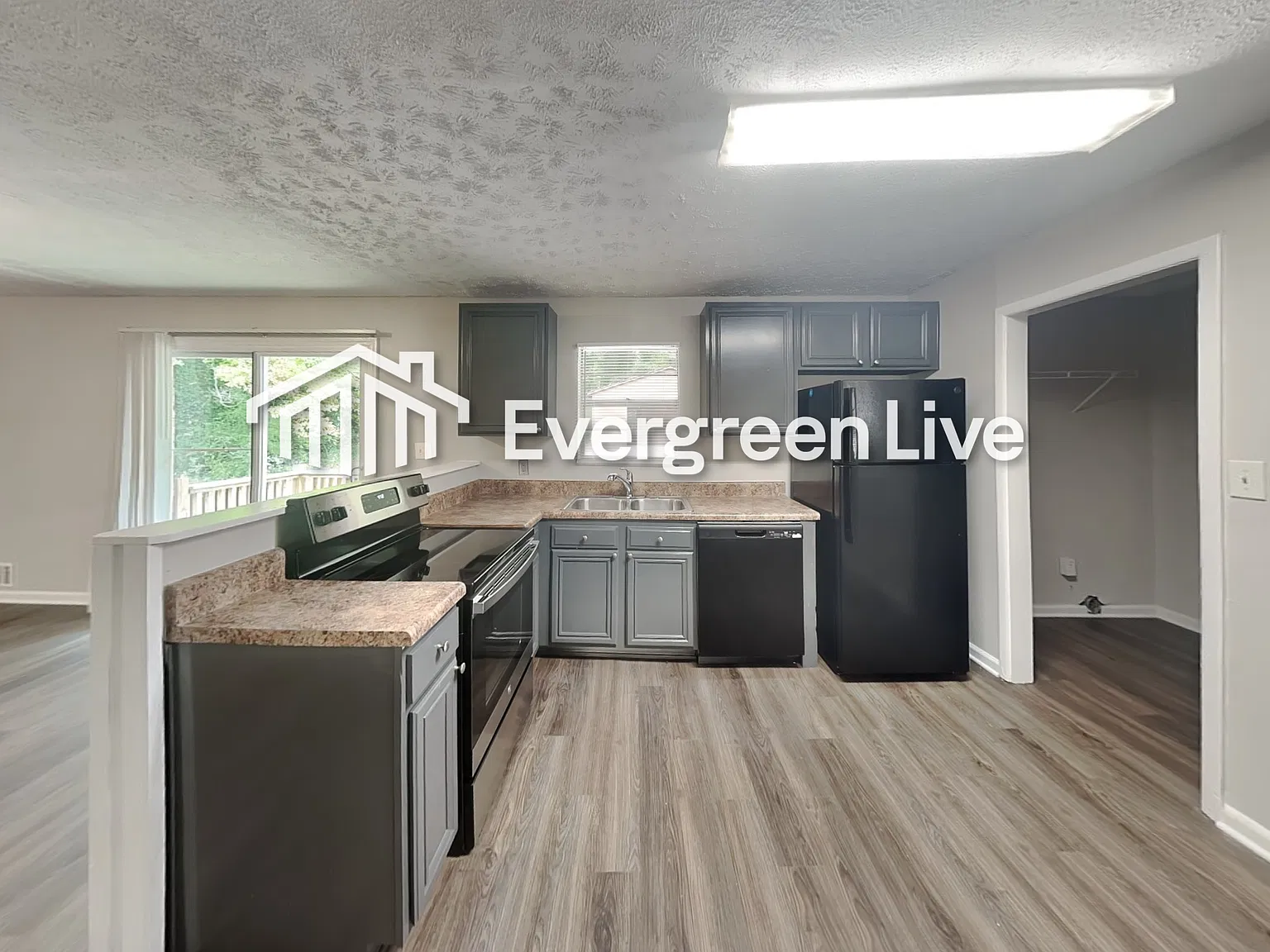 3 bed, 2.0 bath, 1443 sqft, $1,895 — Photo 4