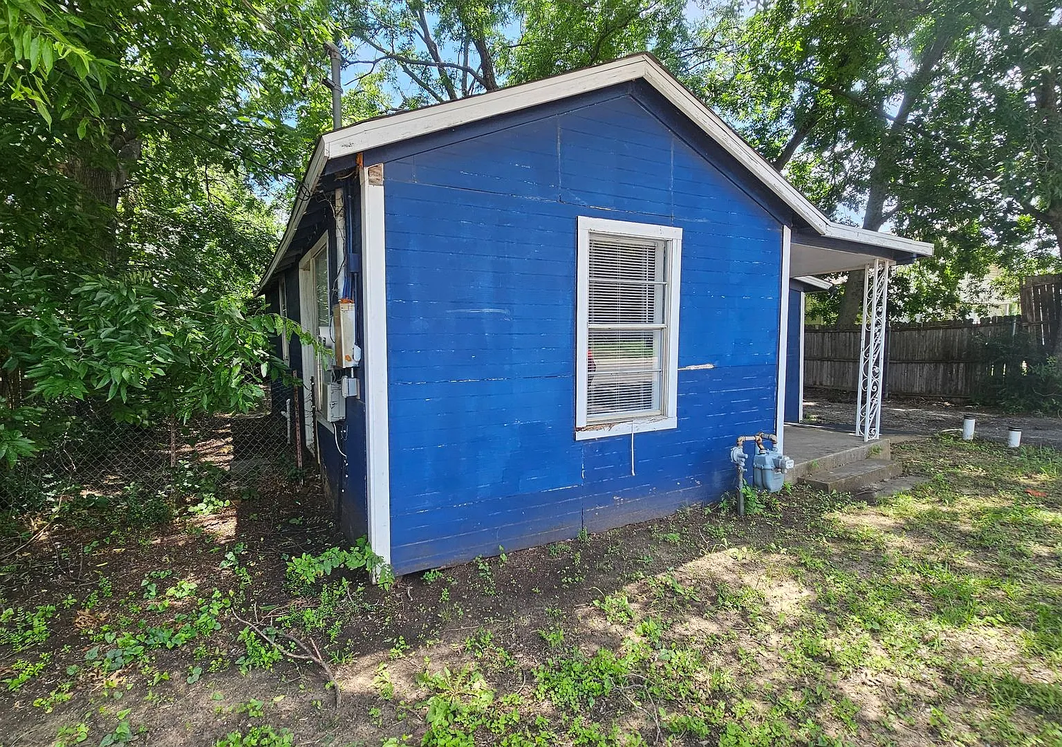 Open Concept 2 Bedroom! — Photo 2