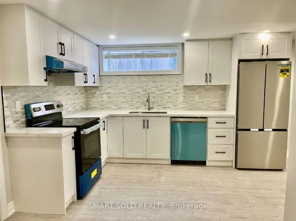 228 Silverbirch Dr, Newmarket, ON L3Y 2Z5