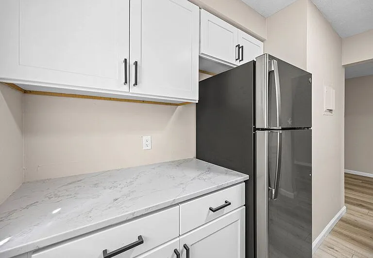 Holcomb Village Apartments — Photo 16