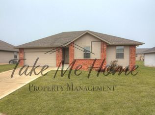 5589 W Longleaf Dr, Springfield, MO 65802