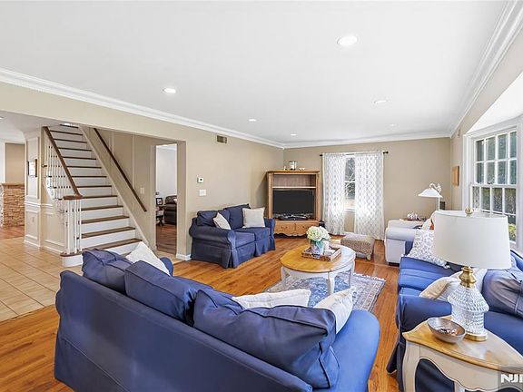 5th image of 43 Hering Rd