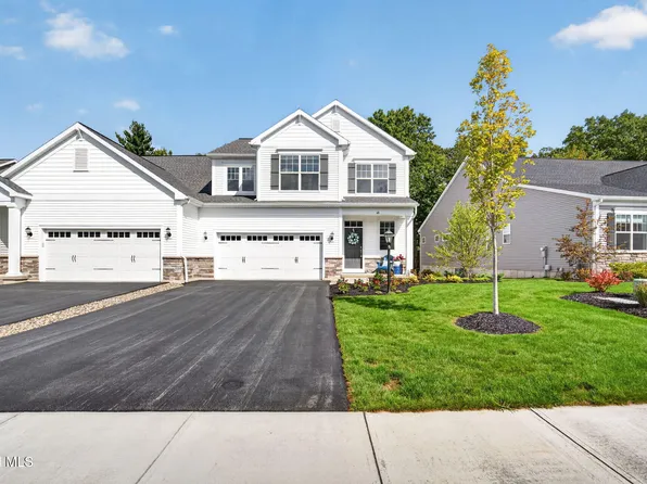 48 Daintree Drive, Saratoga Springs, NY 12866
