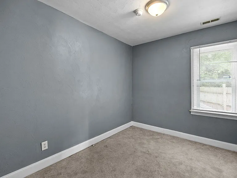 2321 Columbus Ave — Photo 10