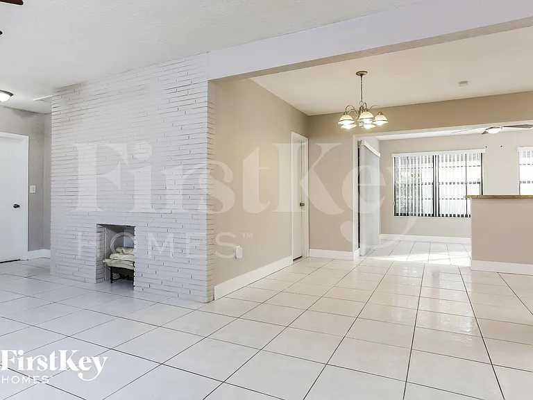 7720 Juniper St — Photo 3