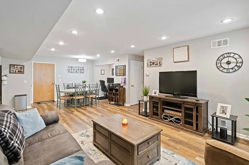 2 bed, 2.0 bath, $2,800 — Photo 4