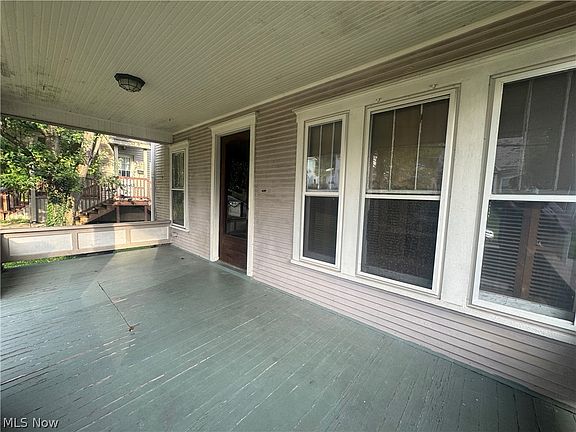 3rd image of 206 E Spring St