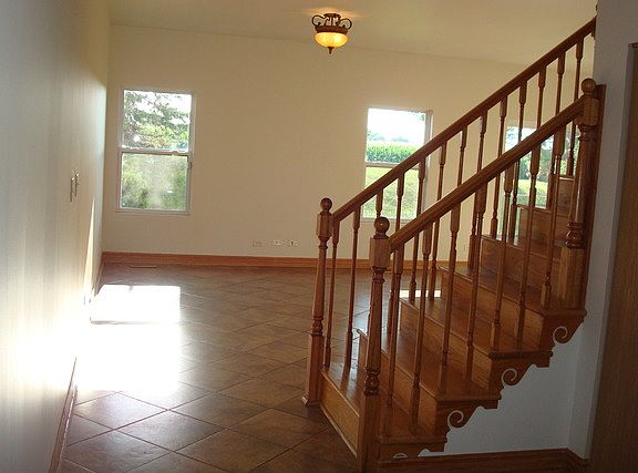 5th image of 3051 Creekside Dr