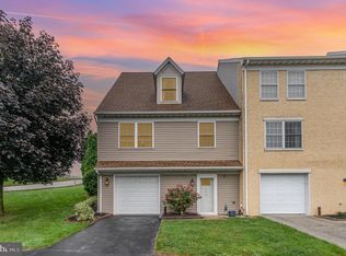 110 Country Ridge Dr, Red Lion, PA 17356