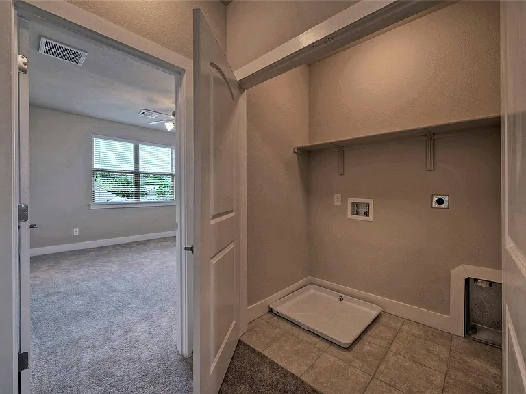 508 High Tech Dr #B — Photo 14