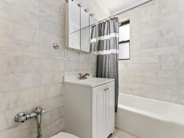 675 Academy Street image 10 of 11