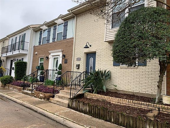 3rd image of 18114 Heritage Ln #8114