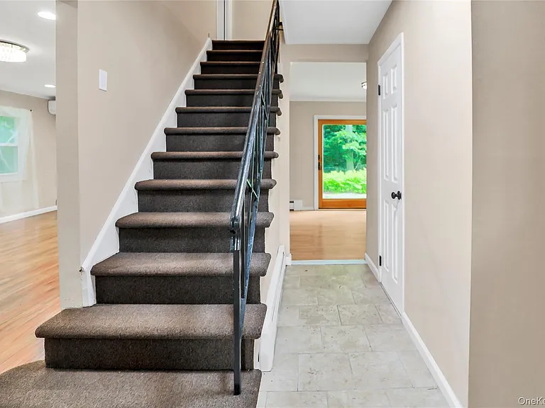 40 Seabrook Ln — Photo 7