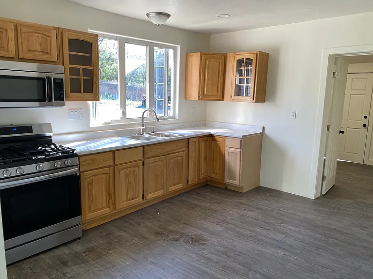 1476 Swenson St — Photo 15