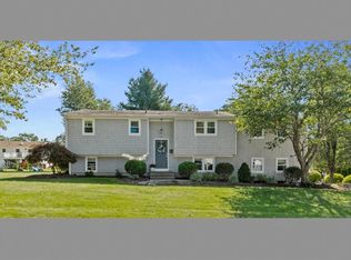 24 Linden Rd, Narragansett, RI 02882