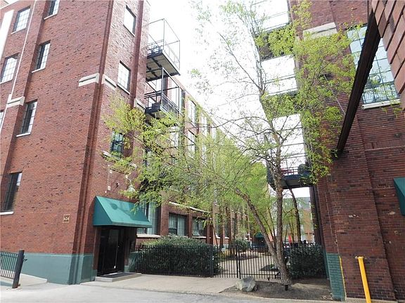 3rd image of 624 E Walnut St APT 411