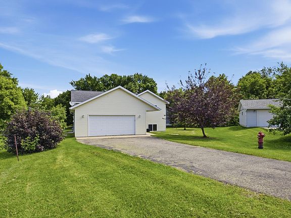 2nd image of 301 Lakeview Dr